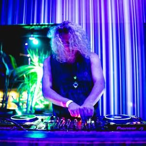 Meet your Posher, Nicholas